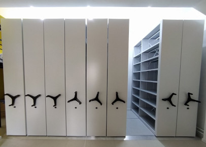 Высокие передвижные стеллажи для архива