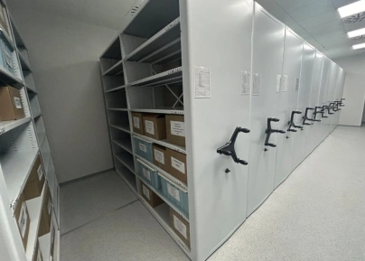 Мобильные стеллажи для архива медицинских документов