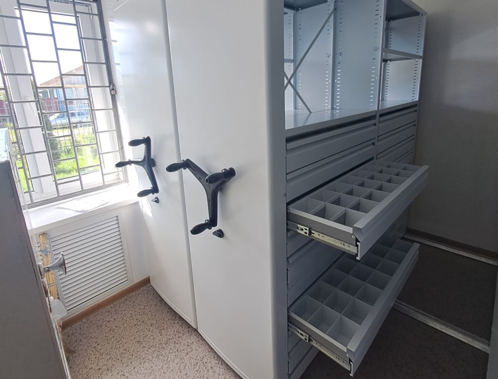 мобильные стеллажи с ящиками