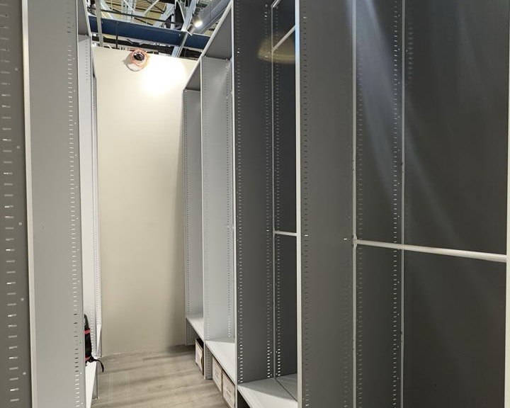 металлические стеллажи для одежды